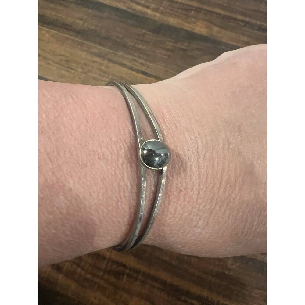 Sterling silver cuff bracelet w/ hematite or onyx?